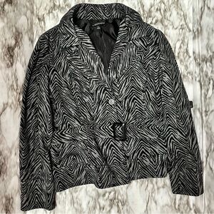 A Giannetti Women Sz XL Gray And Black Tiger Zebra Print Cropped Belted Jacket
